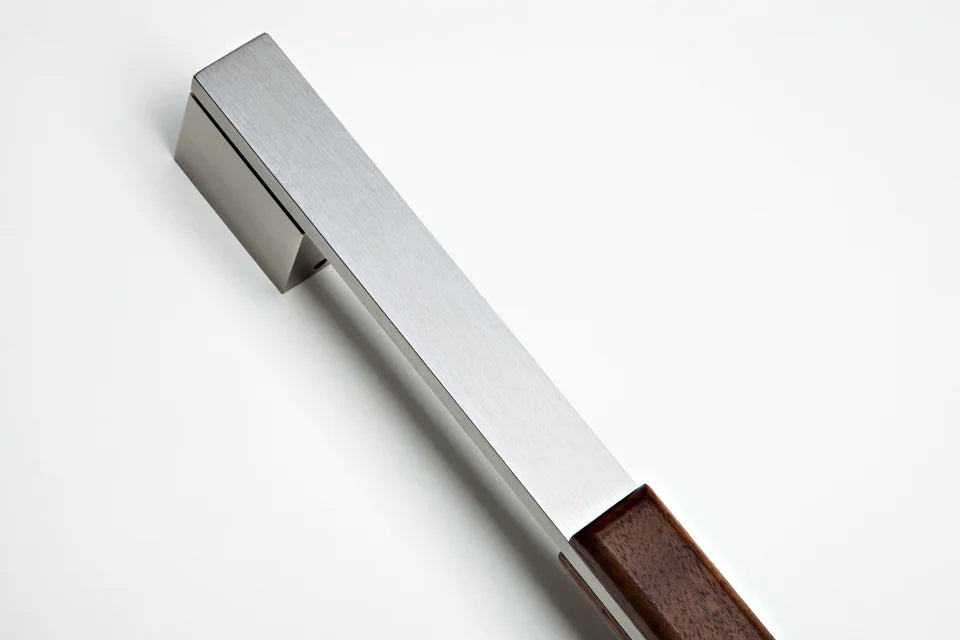 SG-125 Detailansicht Edelstahlkopf und Holzeinlage